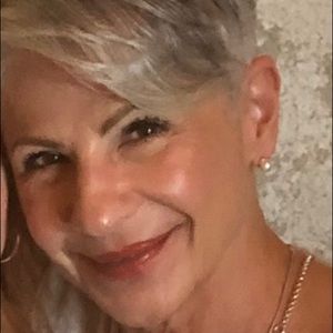 Meet your Posher, Awilda